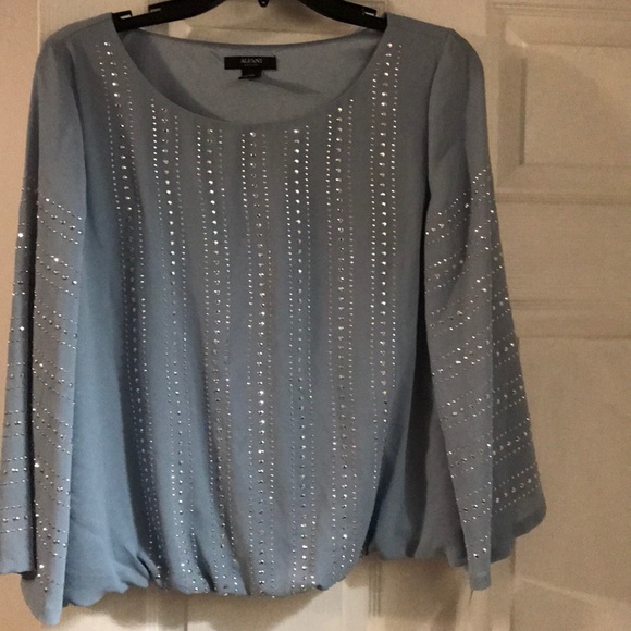 Light blue blouse - Picture 1 of 3